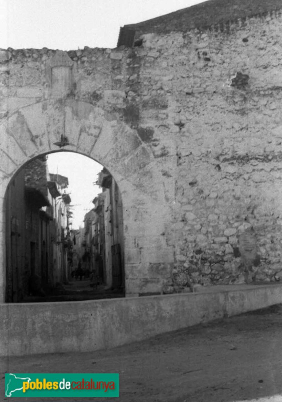 Cambrils - Muralla. Portal del carrer Major i muralla