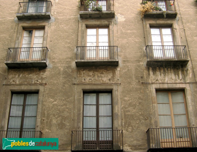 Barcelona - Avinyó, 30. Esgrafiats abans de la restauració