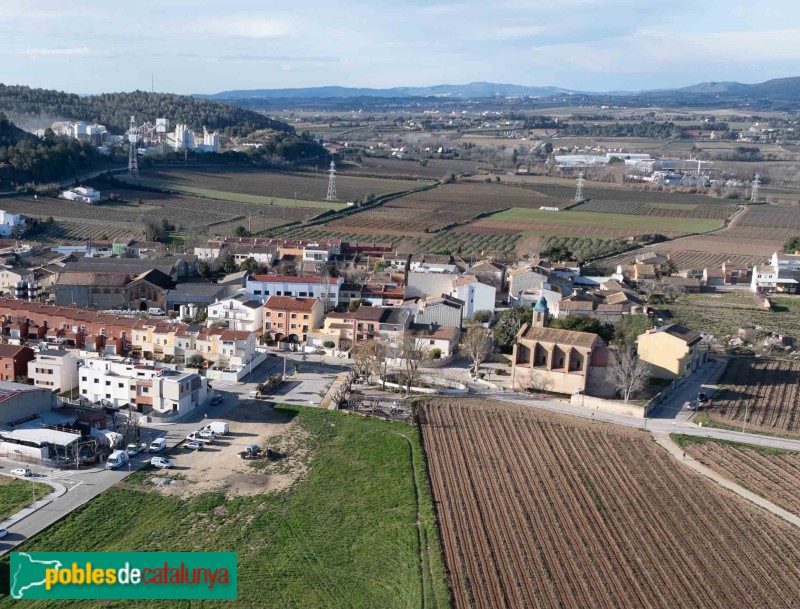 Les Cabanyes, amb l'església de Sant Valentí en primer terme