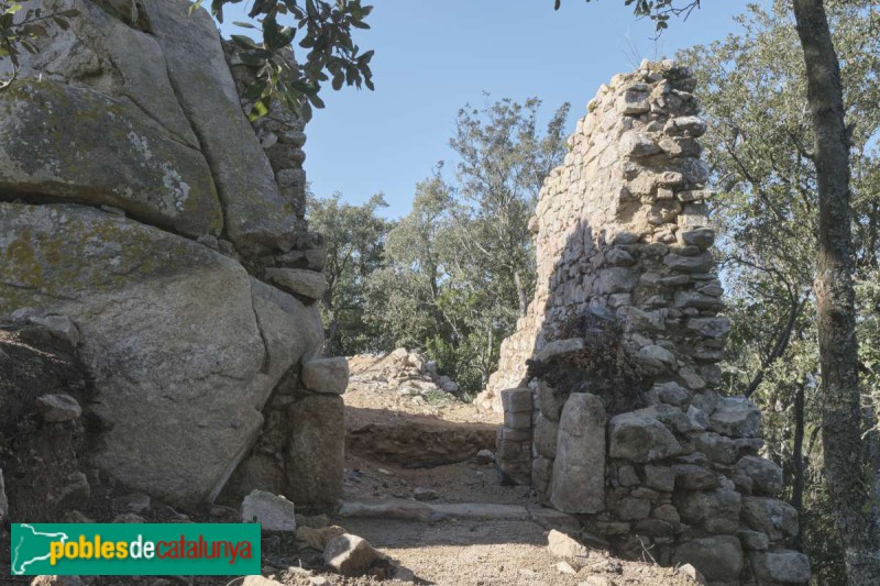 Llagostera - Castell de Montagut (Foto: <i>Agents rurals -invarquit.cultura.gencat.cat-</i>, 2022) Llagostera - Castell de Montagut