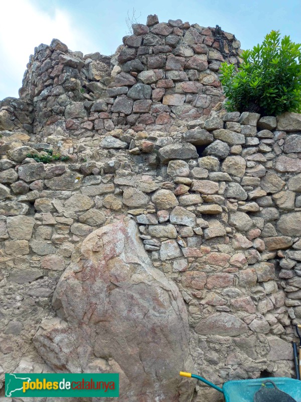 Llagostera - Castell de Montagut (Foto: <i>Agents rurals -invarquit.cultura.gencat.cat-</i>, 2022) Llagostera - Castell de Montagut