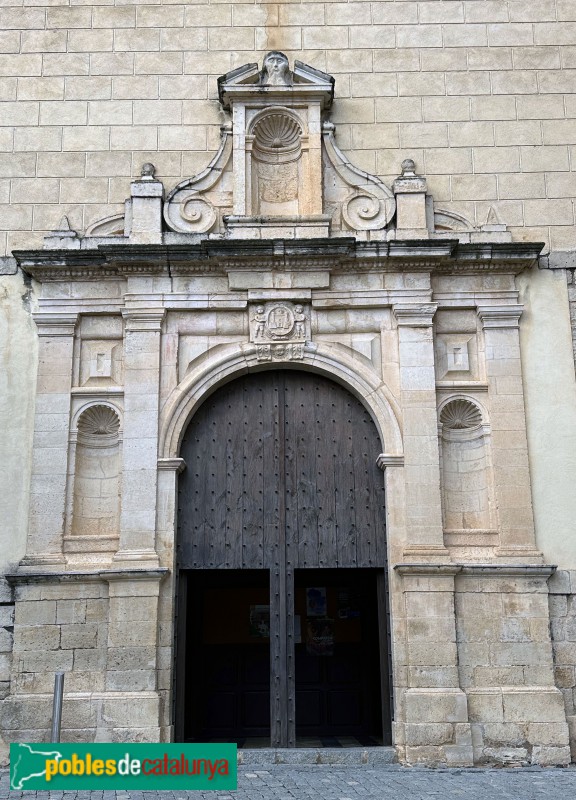 Alforja - Església de Sant Miquel. Portada (Foto: Albert Esteves, 2025) Alforja - Església de Sant Miquel. Portada