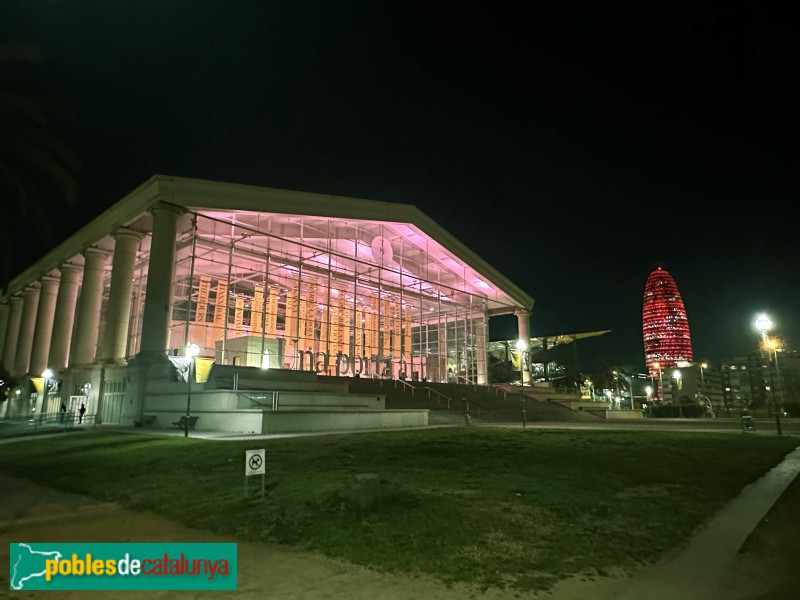 Barcelona - Teatre Nacional de Catalunya i Torre Glòries (Foto: Albert Esteves, 2025) Barcelona - Teatre Nacional de Catalunya i Torre Glòries