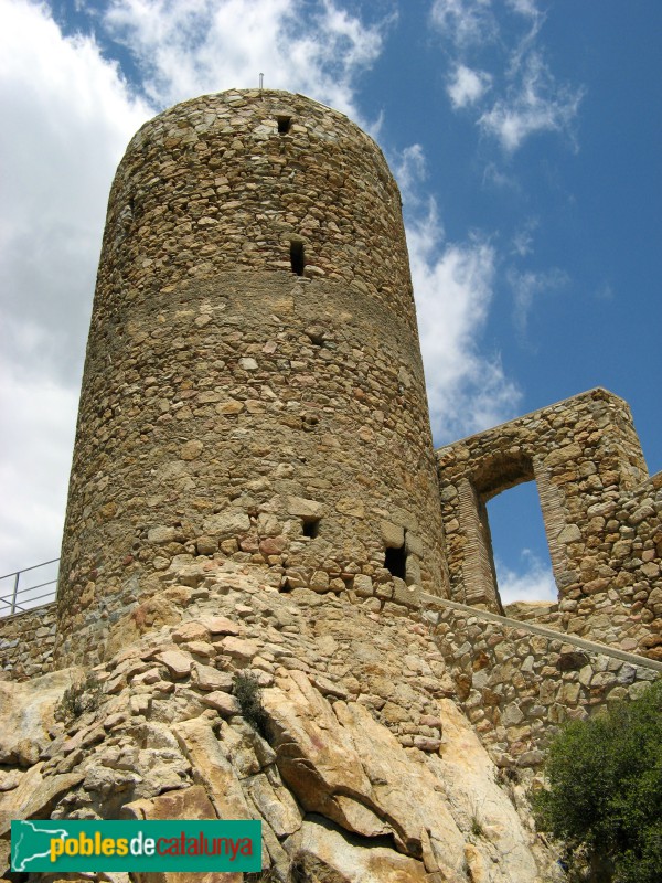 Cabrera de Mar - Castell de Burriac (Foto: Albert Esteves, 2007) Cabrera de Mar - Castell de Burriac
