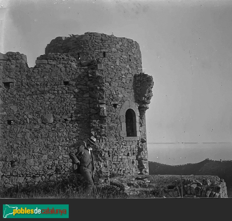 Cabrera de Mar - Castell de Burriac (Foto: Joaquim Guitert Fontserè, inicis segle XX) Cabrera de Mar - Castell de Burriac