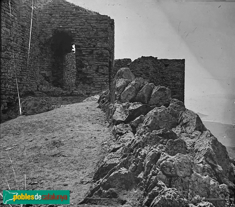 Cabrera de Mar - Castell de Burriac (Foto: Joaquim Guitert Fontserè, inicis segle XX) Cabrera de Mar - Castell de Burriac