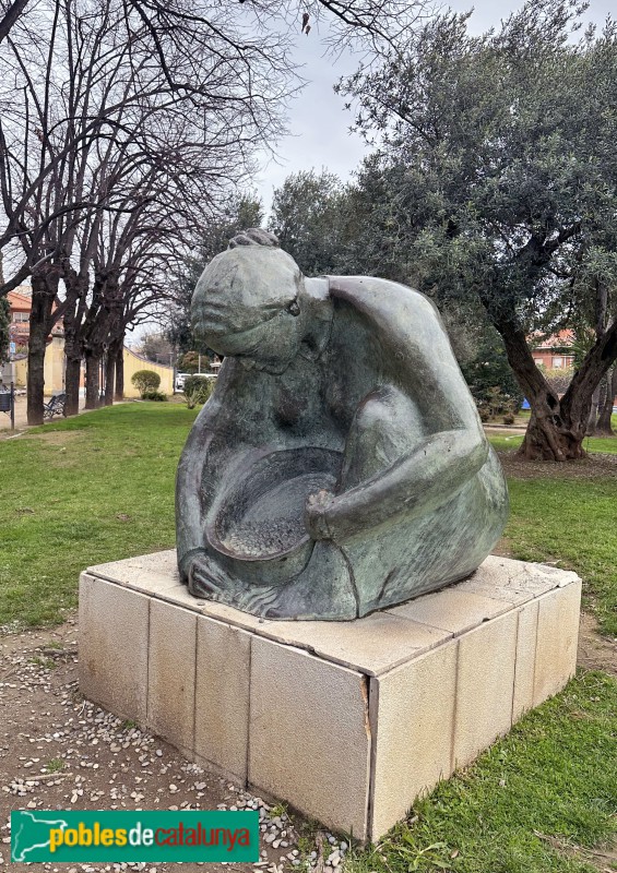 La Selva del Camp - Escultura <i>La Plegadora d'Avellanes</i>