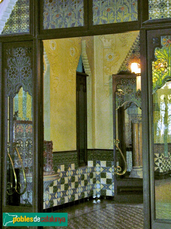 Mataró - Casa Coll i Regàs (Foto: Albert Esteves, 2007) Mataró - Casa Coll i Regàs