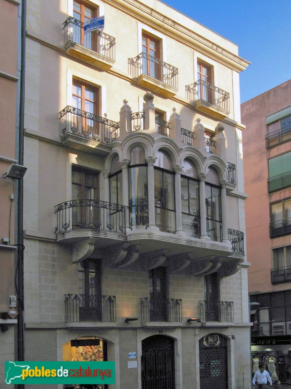 Tarragona - Casa Joan Busquets (Foto: Albert Esteves, 2008) Tarragona - Casa Joan Busquets