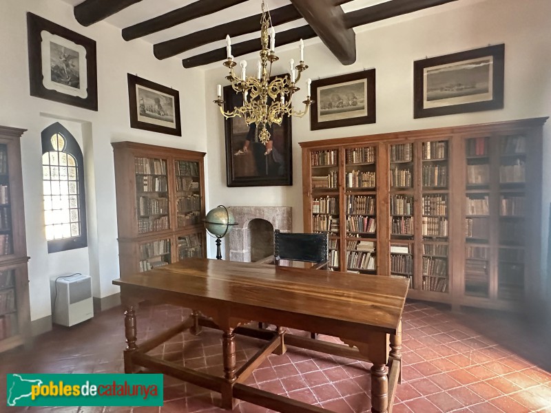 Monestir d'Escornalbou. Mansió d'Eduard Toda. Biblioteca (Foto: Albert Esteves, 2025) Monestir d'Escornalbou. Mansió d'Eduard Toda. Biblioteca
