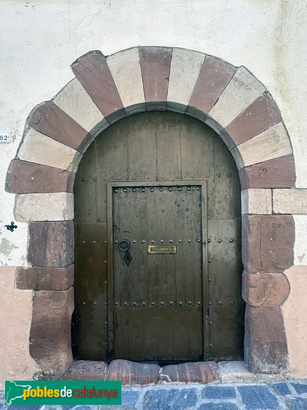Riudecanyes - Portal 1757 (Foto: Albert Esteves, 2025) Riudecanyes - Portal 1757