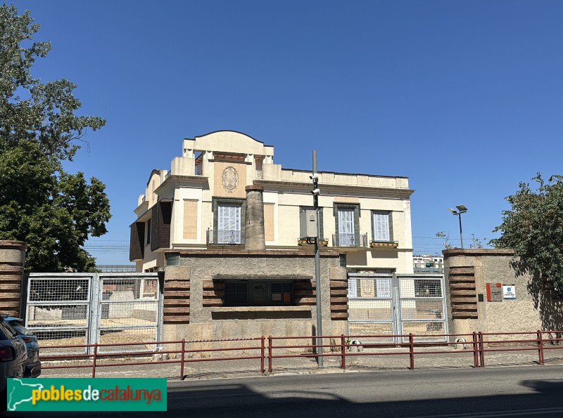 Girona - Casa Encesa. Tanca i casa del guarda