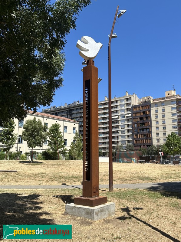 Girona - Escultura <i>Girona, terra de pau i treva</i>