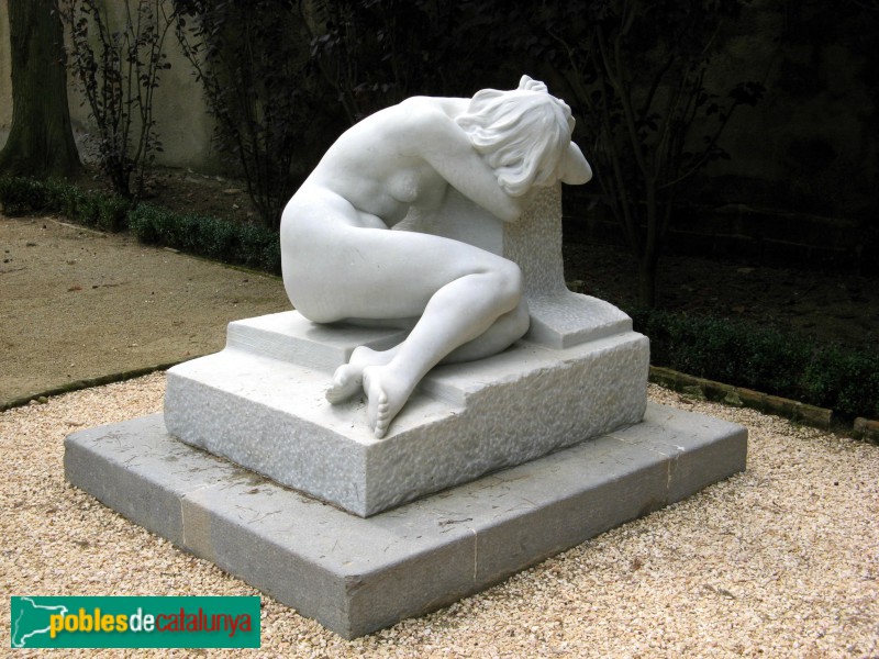 Argentona - Can Garí. Jardins - Escultura de Llimona