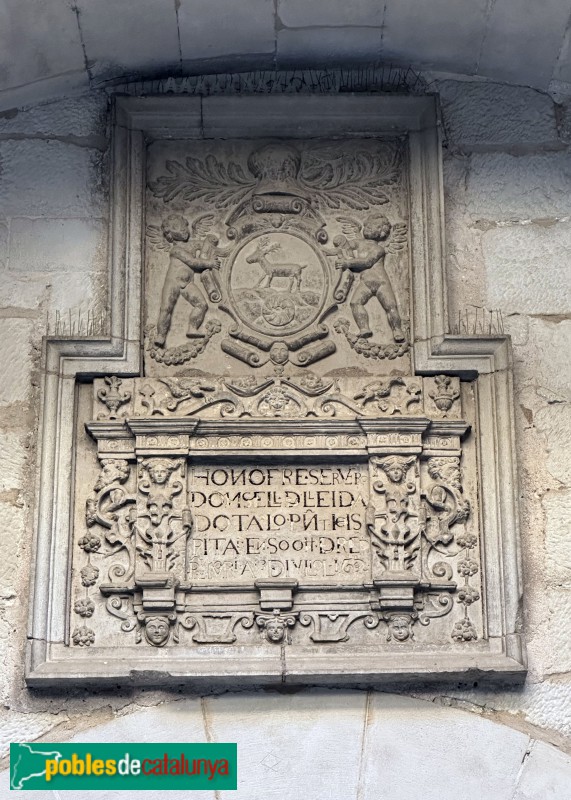 Lleida - Hospital de Santa Maria. Làpida d'Onofre Cerveró (1602) (Foto: Albert Esteves, 2025) Lleida - Hospital de Santa Maria. Làpida d'Onofre Cerveró (1602)