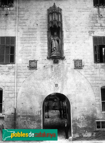 Lleida - Hospital de Santa Maria (Foto: Juli Soler -Arxiu Fotogràfic Centre Excursionista de Catalunya-, 1890-1910) Lleida - Hospital de Santa Maria