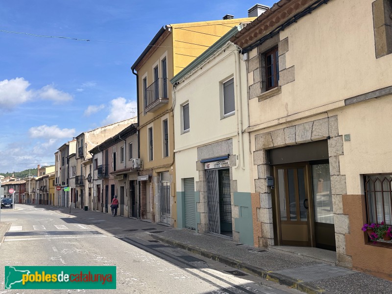 Sarrià de Ter - Carrer Major (Foto: Albert Esteves, 2025) Sarrià de Ter - Carrer Major