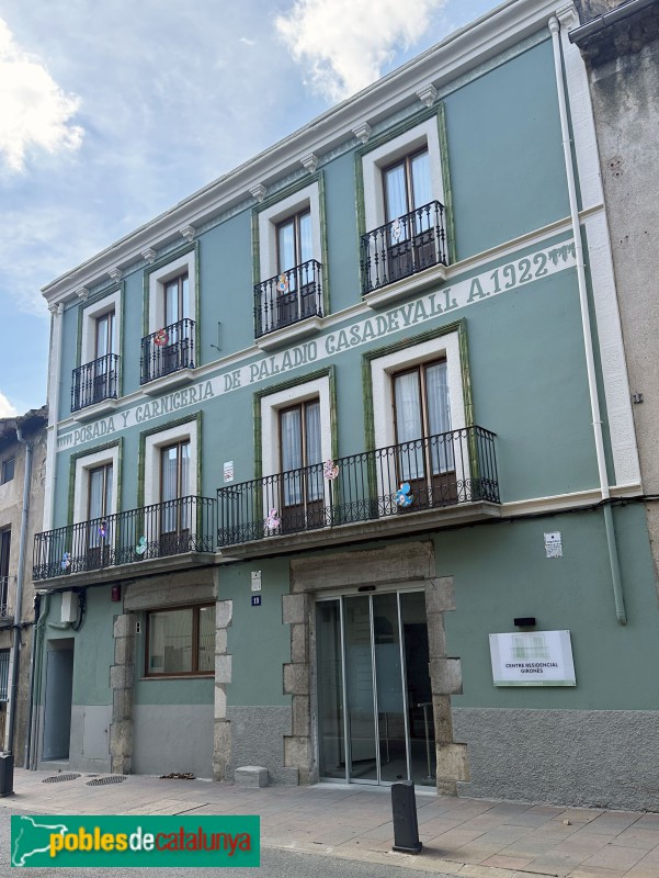 Sarrià de Ter - Carrer Major (Foto: Albert Esteves, 2025) Sarrià de Ter - Carrer Major