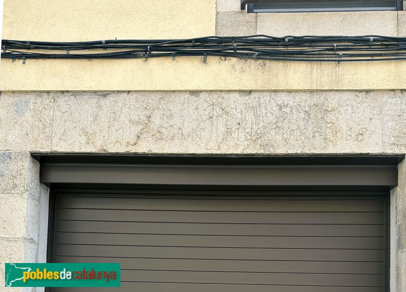 Sarrià de Ter - Llinda (1758, Joan Ribas) (Foto: Albert Esteves, 2025) Sarrià de Ter - Llinda (1758, Joan Ribas)