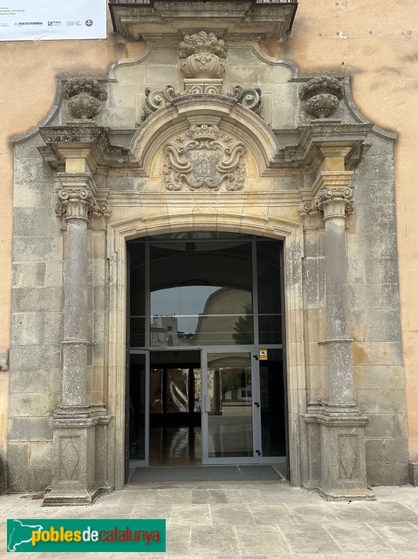 Sant Feliu de Guíxols - Monestir- Porta barroca (Foto: Albert Esteves, 2025) Sant Feliu de Guíxols - Monestir- Porta barroca