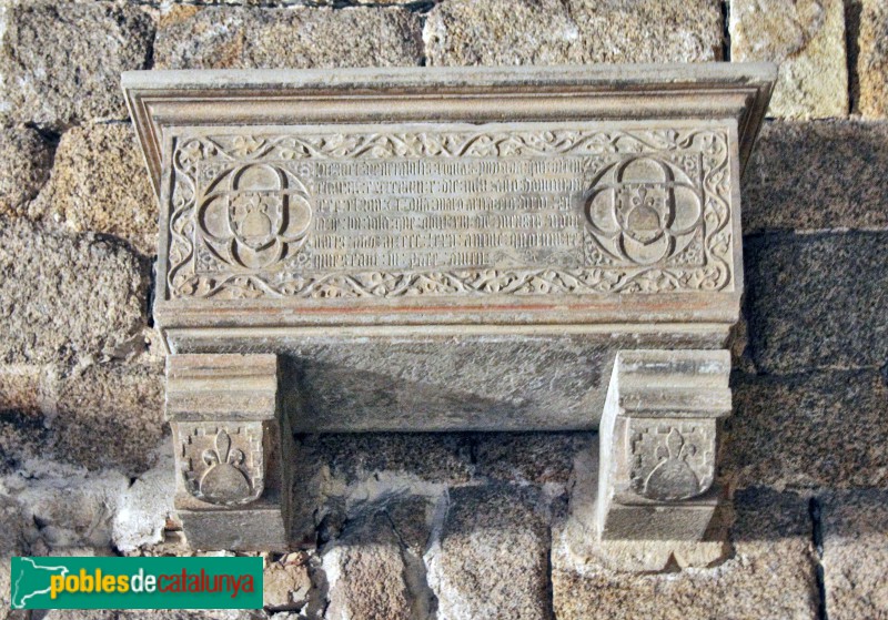 Sant Feliu de Guíxols - Monestir. Sarcòfag de Tomàs Pujadas, 1348
