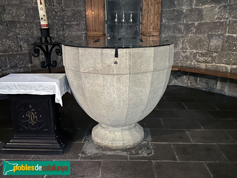 Sant Feliu de Guíxols - Monestir. Pica baptismal