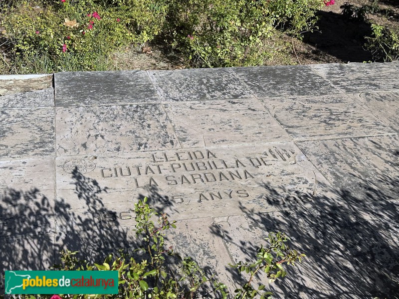 Lleida - Monument a la Sardana