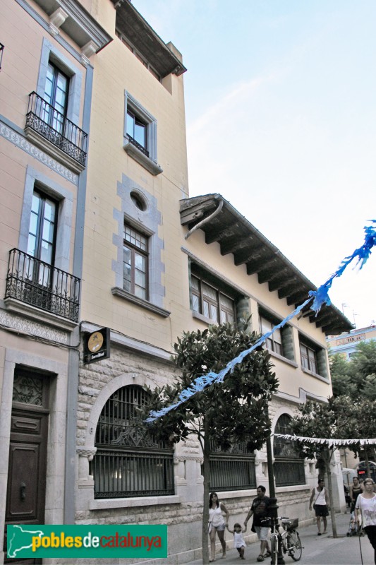 Sant Feliu de Guíxols - Edifici de la Caixa (Foto: Albert Esteves, 2014) Sant Feliu de Guíxols - Edifici de la Caixa