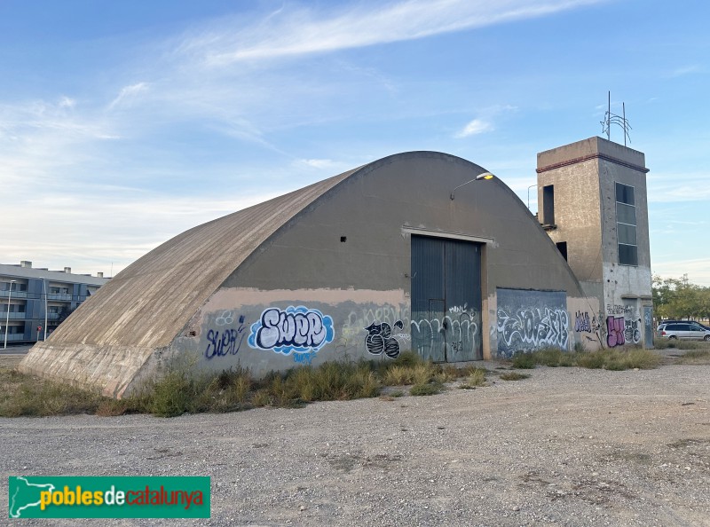 Lleida - Hangar i torre de control dels Magraners