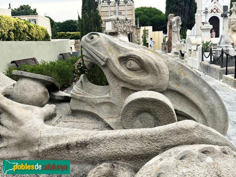 Lloret de Mar - Cementiri. Panteó Esqueu-Vilallonga (Foto: Albert Esteves, 2025) Lloret de Mar - Cementiri. Panteó Esqueu-Vilallonga