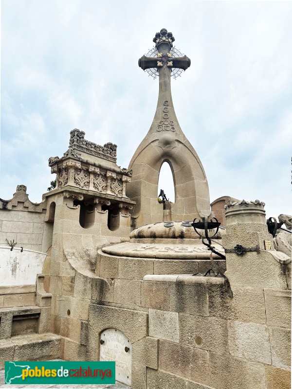 Lloret de Mar - Cementiri. Panteó Esqueu-Vilallonga (Foto: Albert Esteves, 2025) Lloret de Mar - Cementiri. Panteó Esqueu-Vilallonga