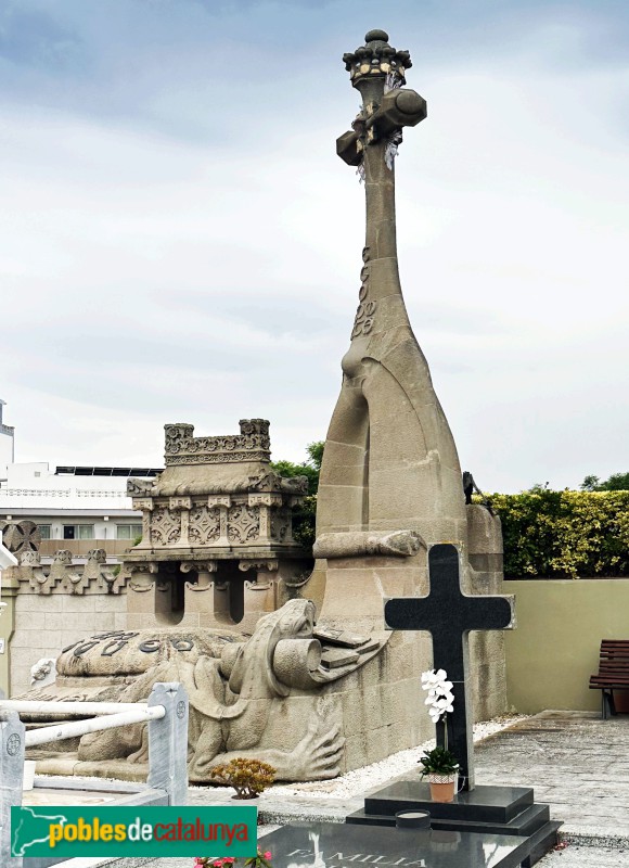 Lloret de Mar - Cementiri. Panteó Esqueu-Vilallonga (Foto: Albert Esteves, 2025) Lloret de Mar - Cementiri. Panteó Esqueu-Vilallonga