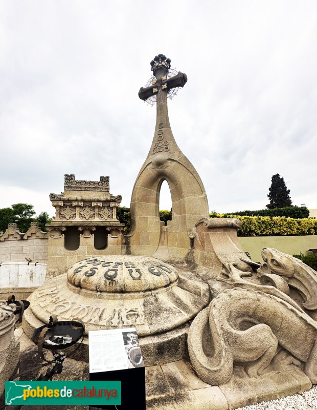 Lloret de Mar - Cementiri. Panteó Esqueu-Vilallonga (Foto: Albert Esteves, 2025) Lloret de Mar - Cementiri. Panteó Esqueu-Vilallonga