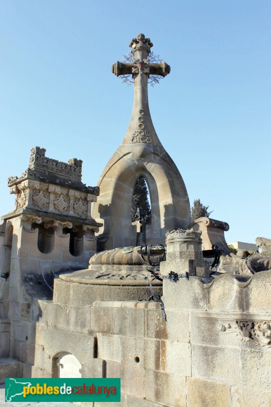 Lloret de Mar - Cementiri. Panteó Esqueu-Vilallonga (Foto: Albert Esteves, 2011) Lloret de Mar - Cementiri. Panteó Esqueu-Vilallonga