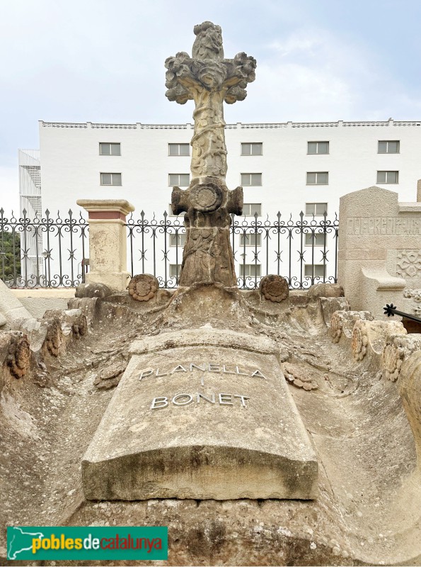 Lloret de Mar - Cementiri. Sepulcre Conill i Surís (Bonaventura Conill, c.1911) (Foto: Albert Esteves, 2025) Lloret de Mar - Cementiri. Sepulcre Conill i Surís (Bonaventura Conill, c.1911)