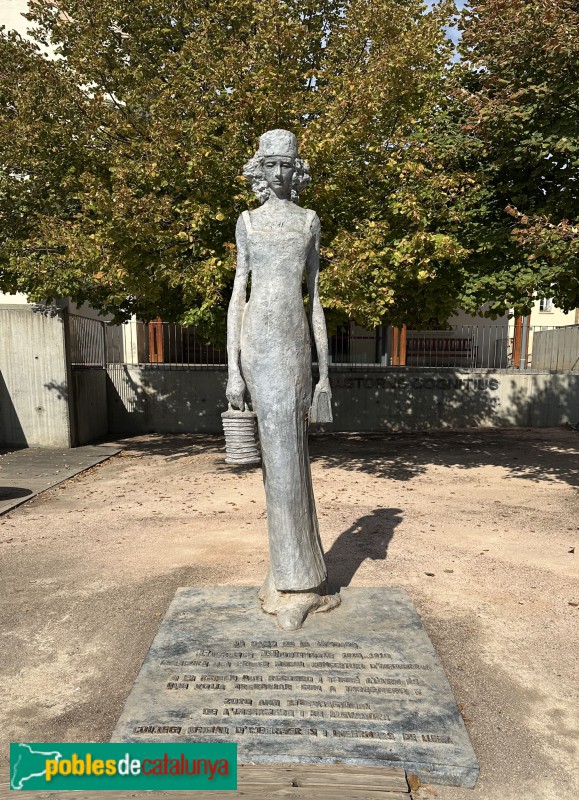 Lleida - Escultura <i>La Dama de la Làmpada</i>