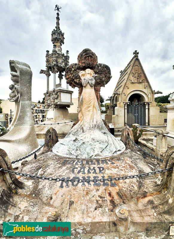 Lloret de Mar - Cementiri. Sepulcre Camps i Nonell (Foto: Albert Esteves, 2025) Lloret de Mar - Cementiri. Sepulcre Camps i Nonell