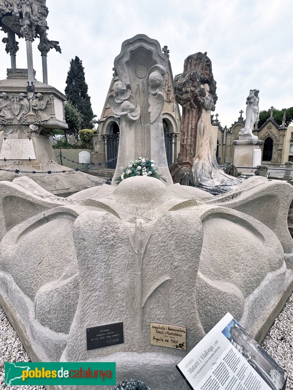 Lloret de Mar - Cementiri. Sepulcre Mataró i Vilallonga (Bonaventura Conill, c 1907) (Foto: Albert Esteves, 2025) Lloret de Mar - Cementiri. Sepulcre Mataró i Vilallonga (Bonaventura Conill, c 1907)