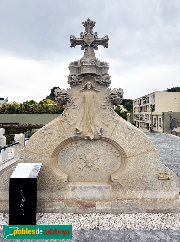 Lloret de Mar - Cementiri. Sepulcre Pujol i Masferrer (Vicenç Artigas, c.1904) (Foto: Albert Esteves, 2025) Lloret de Mar - Cementiri. Sepulcre Pujol i Masferrer (Vicenç Artigas, c.1904)