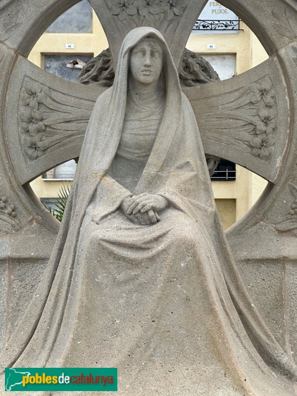 Lloret de Mar - Cementiri. Sepulcre Carreras (Vicenç Artigas, 1909) (Foto: Albert Esteves, 2025) Lloret de Mar - Cementiri. Sepulcre Carreras (Vicenç Artigas, 1909)