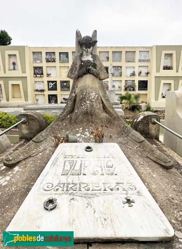 Lloret de Mar - Cementiri. Sepulcre Durall Carreras (Bonaventura Conill, 1903) (Foto: Albert Esteves, 2025) Lloret de Mar - Cementiri. Sepulcre Durall Carreras (Bonaventura Conill, 1903)