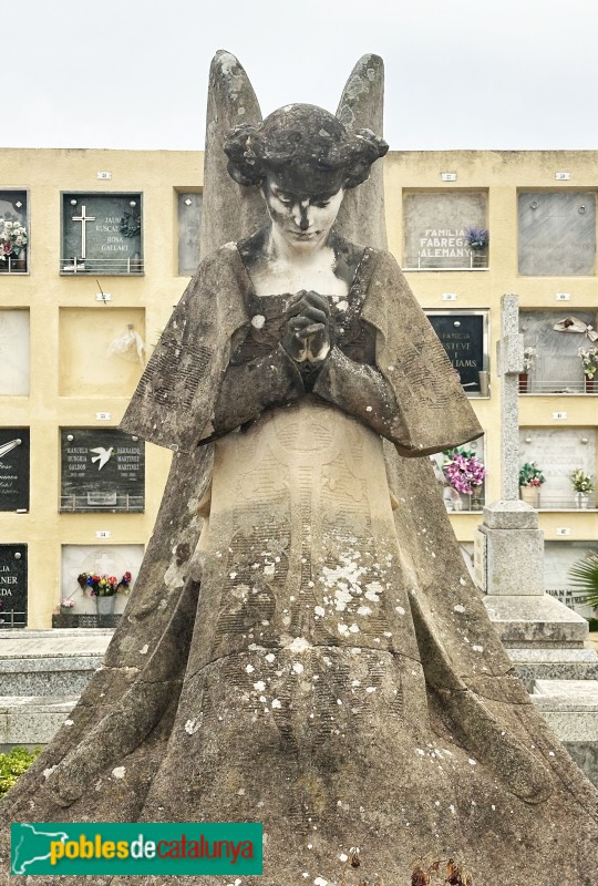 Lloret de Mar - Cementiri. Sepulcre Durall Carreras (Bonaventura Conill, 1903) (Foto: Albert Esteves, 2025) Lloret de Mar - Cementiri. Sepulcre Durall Carreras (Bonaventura Conill, 1903)