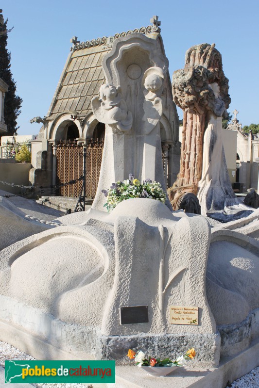 Lloret de Mar - Cementiri. Sepulcre Mataró i Vilallonga (Bonavnetura Conill, c 1907 (Foto: Albert Esteves, 2011) Lloret de Mar - Cementiri. Sepulcre Mataró i Vilallonga (Bonavnetura Conill, c 1907