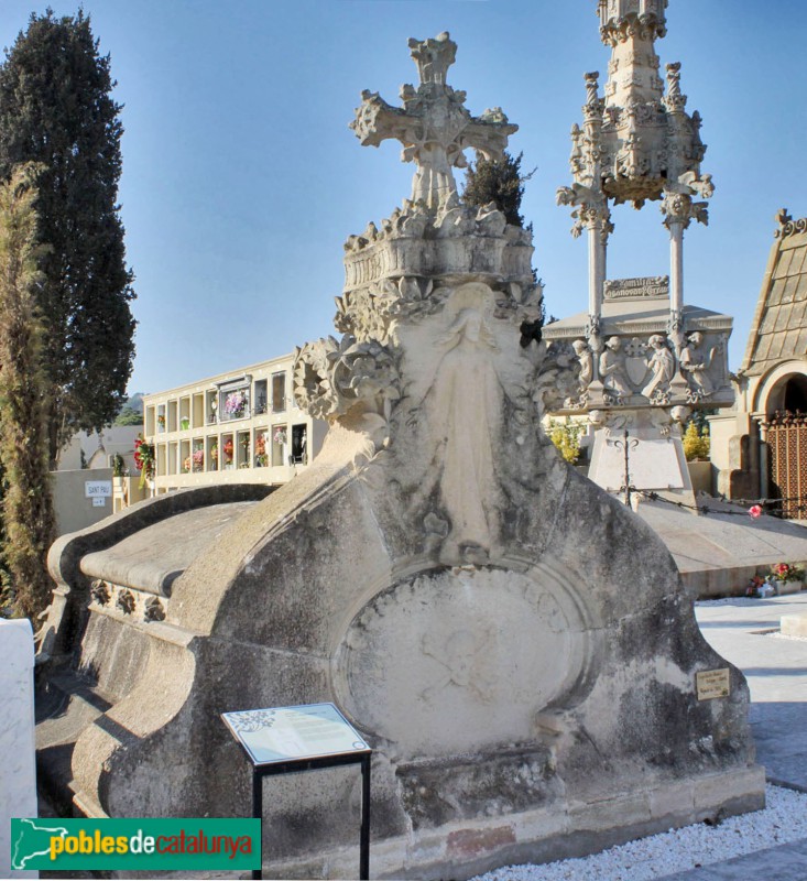 Lloret de Mar - Cementiri. Sepulcre Pujol-Masferrer (VIcenç Artigas) (Foto: Albert Esteves, 2011) Lloret de Mar - Cementiri. Sepulcre Pujol-Masferrer (VIcenç Artigas)