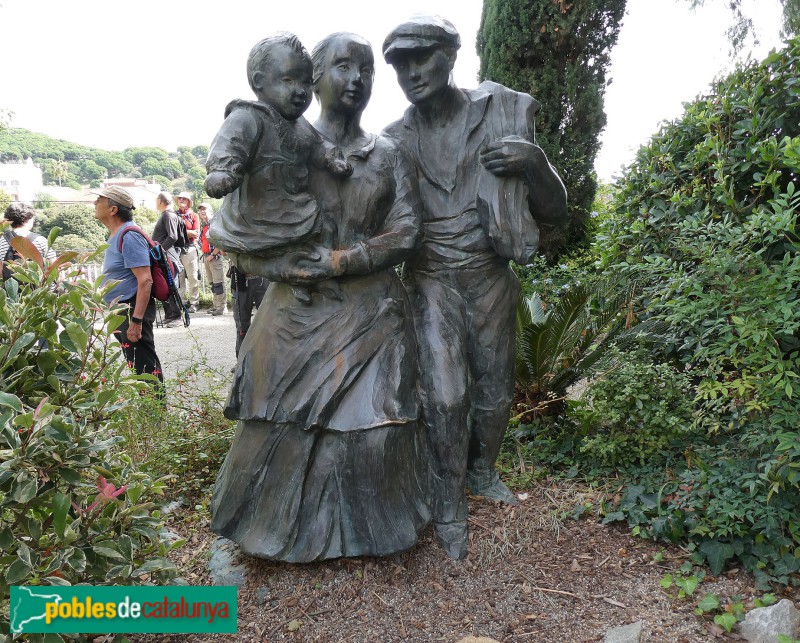 Tiana - Jardí Lola Anglada. Escultura Família tornant del camp (VPons) (Foto: Valentí Pons, 2025) Tiana - Jardí Lola Anglada. Escultura Família tornant del camp (VPons)