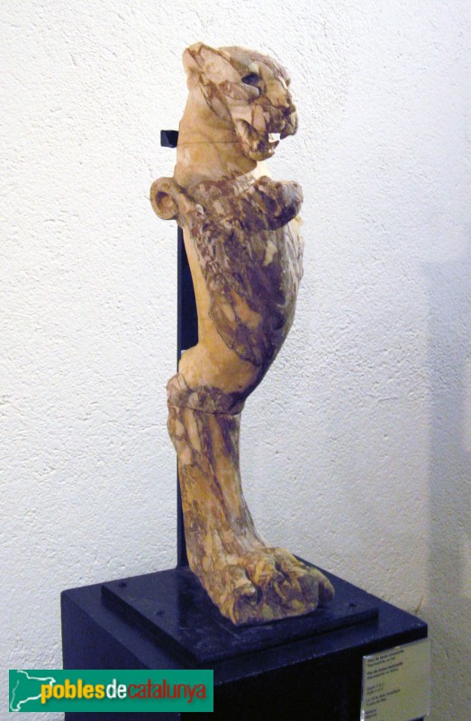 Tossa de Mar - Museu Municipal. Peu ed taula, segle II dC, procedent de la vil·la dels Ametllers