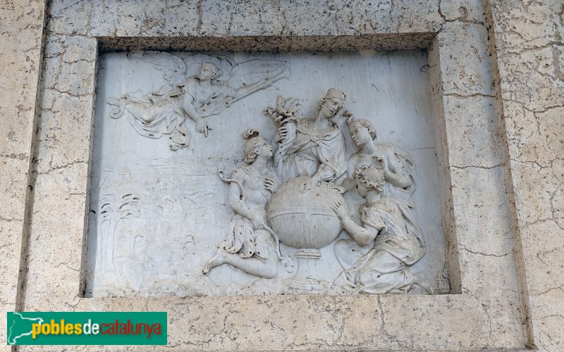 Barcelona - Palau Desvalls. Fortuna amb els tres continents i Fama volant (Foto: Sergi Suárez, 2025) Barcelona - Palau Desvalls. Fortuna amb els tres continents i Fama volant