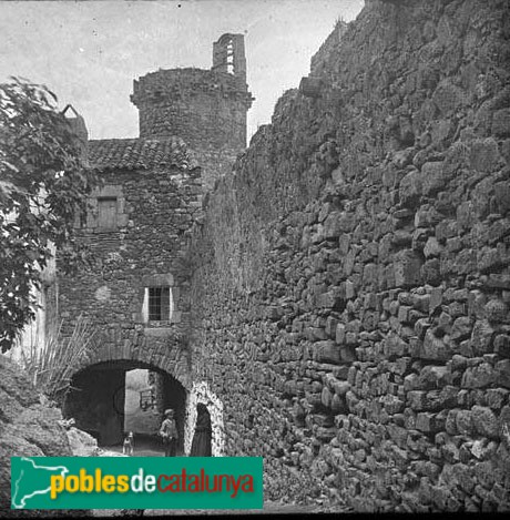 Tossa de Mar - Torre de les Hores (Foto: Frederic Bordas -Arxiu Fotogràfic Centre Excursionista de Catalunya, 1888) Tossa de Mar - Torre de les Hores
