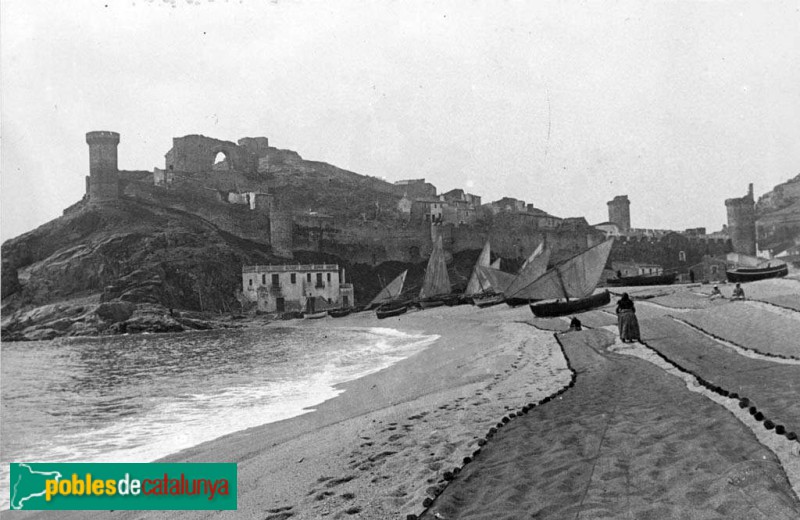 Tossa de Mar - Muralles (Foto: Anònima - Arxiu Centre Excursionista de Catalunya-, 1890-1930) Tossa de Mar - Muralles