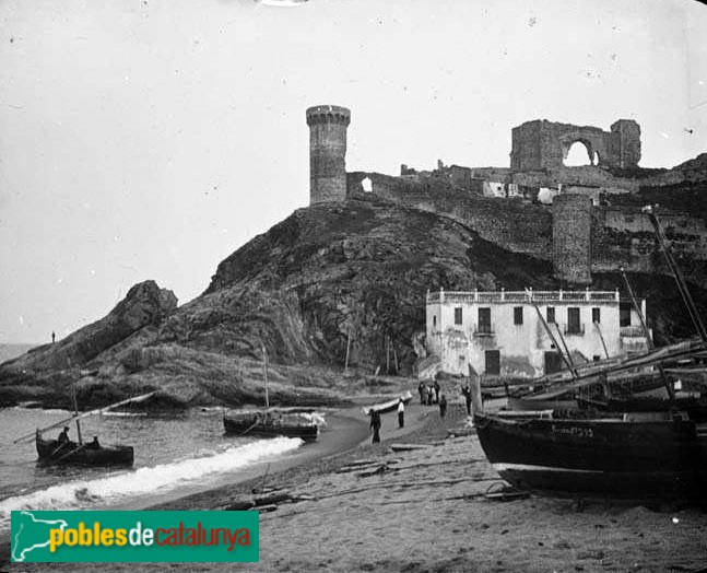 Tossa de Mar - Muralles (Foto: Joaquim Morelló - Arxiu Centre Excursionista de Catalunya-, 1900-1926) Tossa de Mar - Muralles